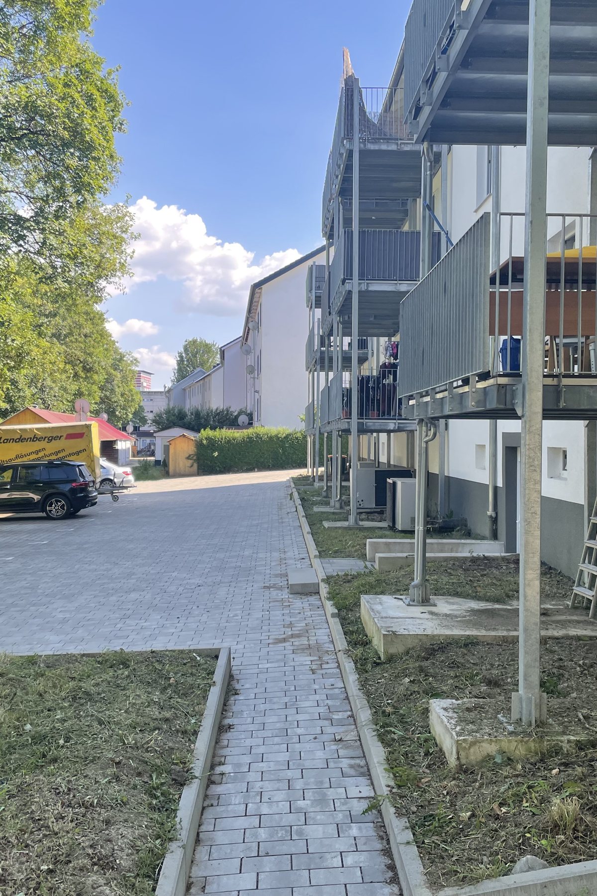 Objektbetreuung Tuttlingen: gepflegte Außenanlage an einer betreuten Wohnanlage